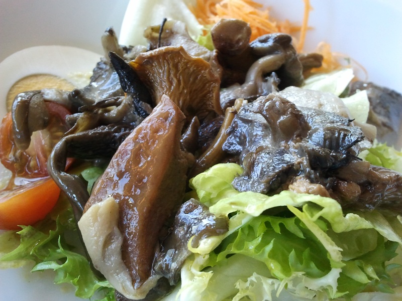 Restaurante El Trull d'en Francesc nsalada tibia de ceps i rossinyols de Les Salines